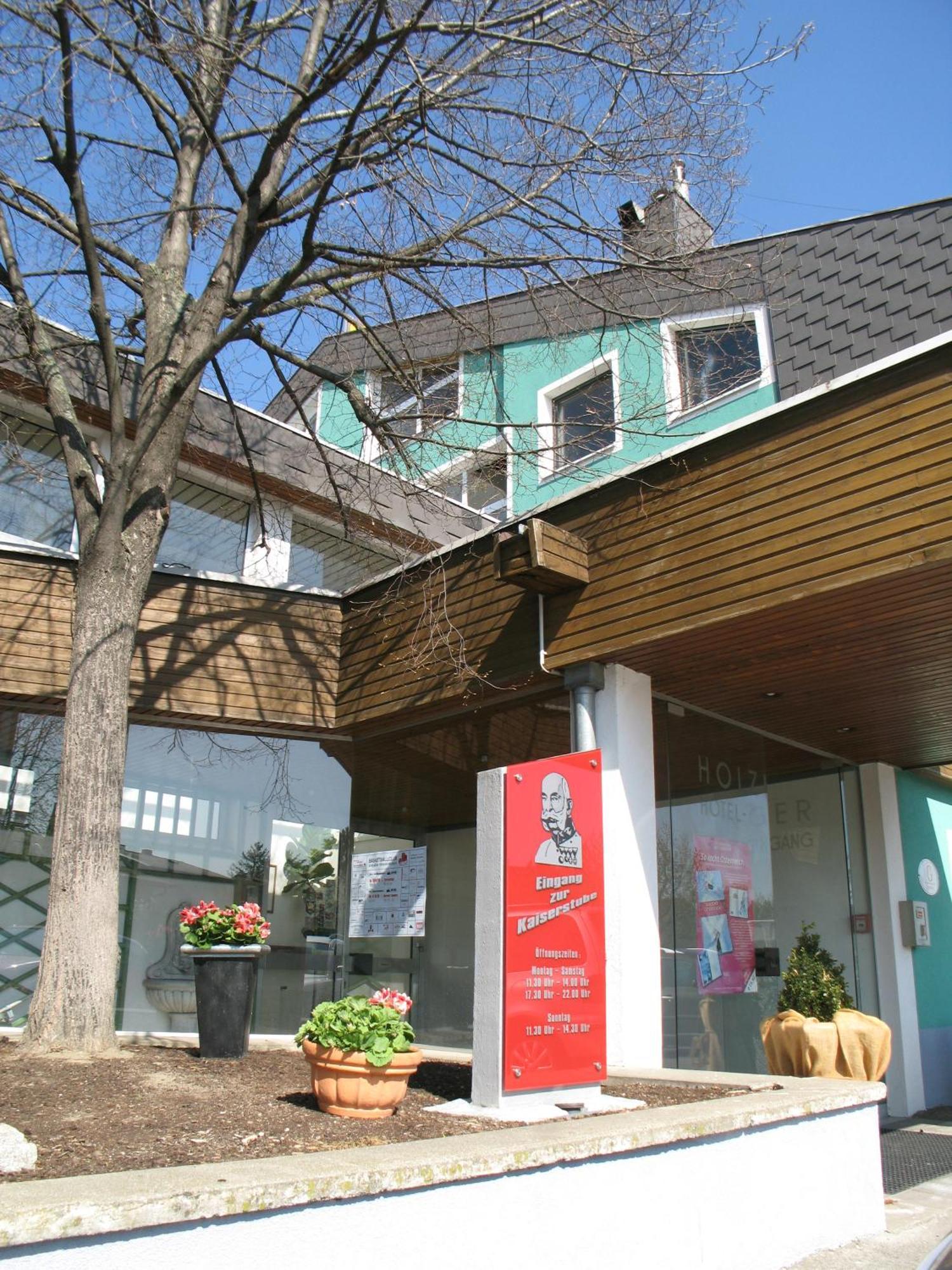Gastwirtschaft & Hotel Holzinger Moellersdorf Exterior photo